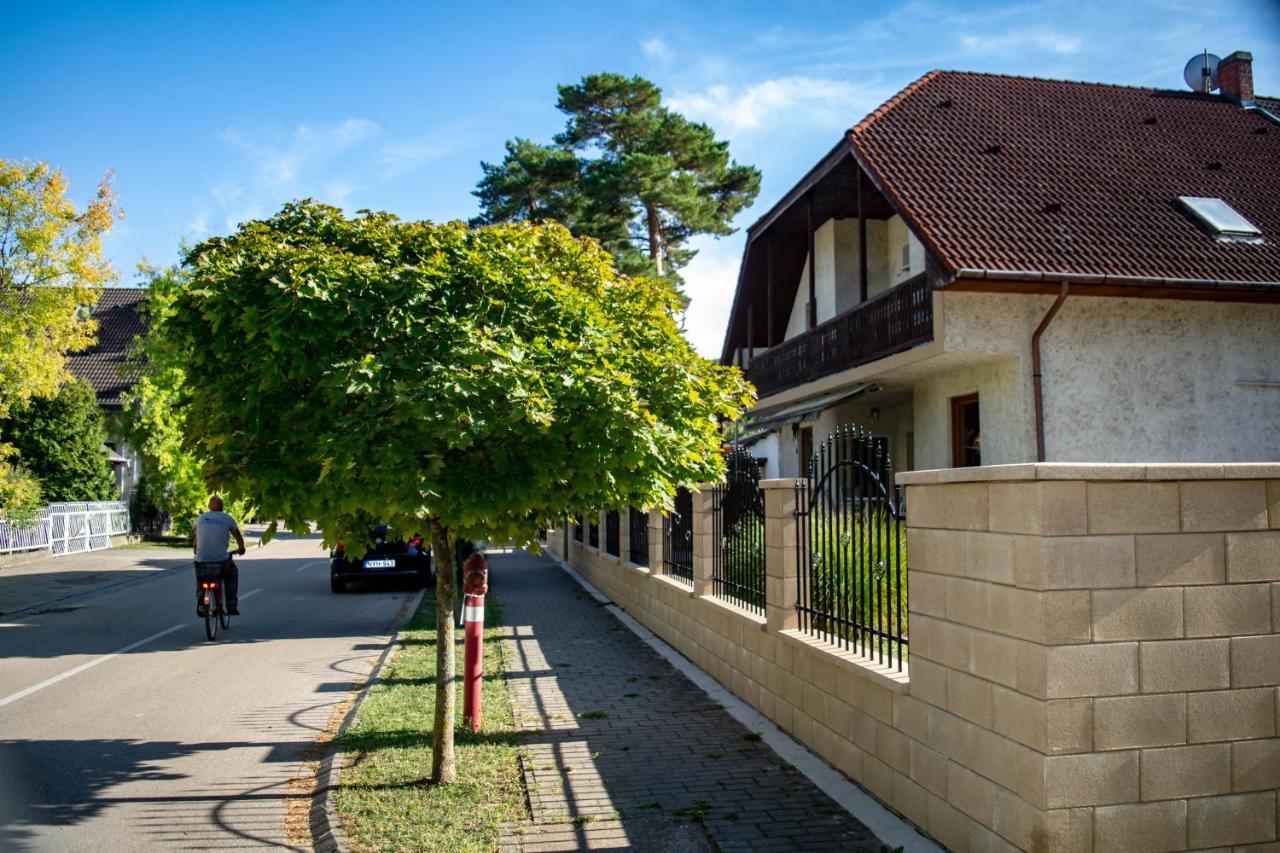 Zsolnay Apartman Siofok Ngoại thất bức ảnh