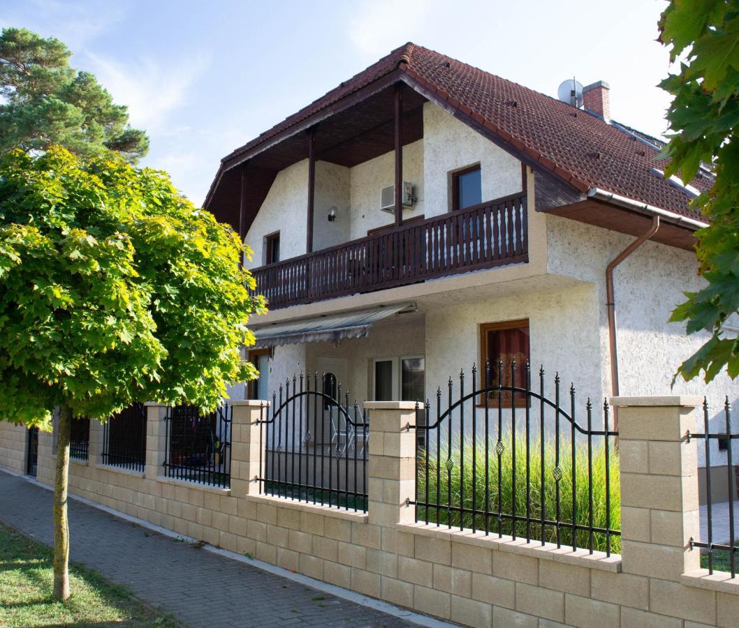 Zsolnay Apartman Siofok Ngoại thất bức ảnh