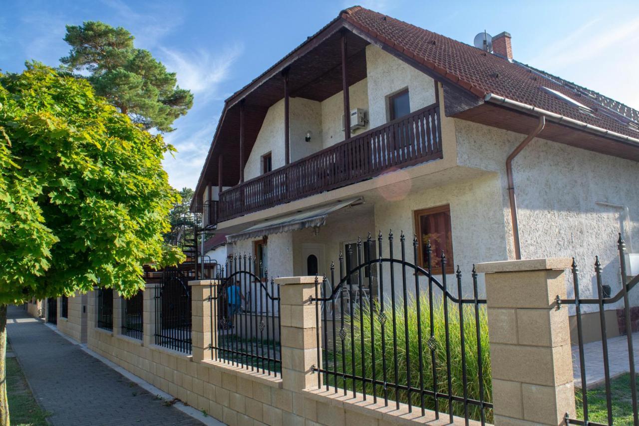 Zsolnay Apartman Siofok Ngoại thất bức ảnh
